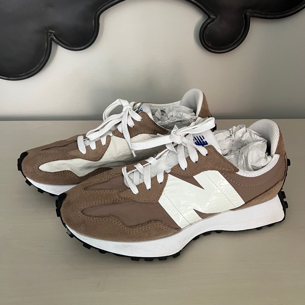 New Balance 327 sneakers size 8